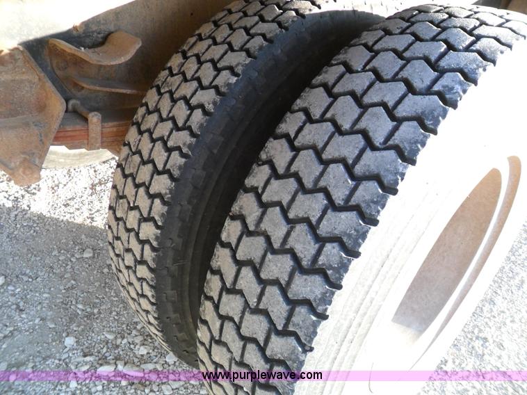 image for item A1931 1976 Ford L800 single axle straight truck