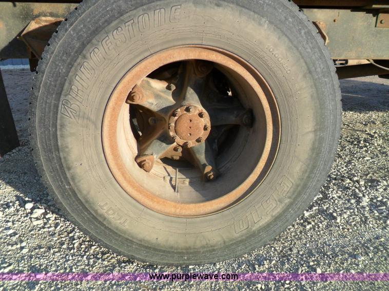 image for item A1931 1976 Ford L800 single axle straight truck