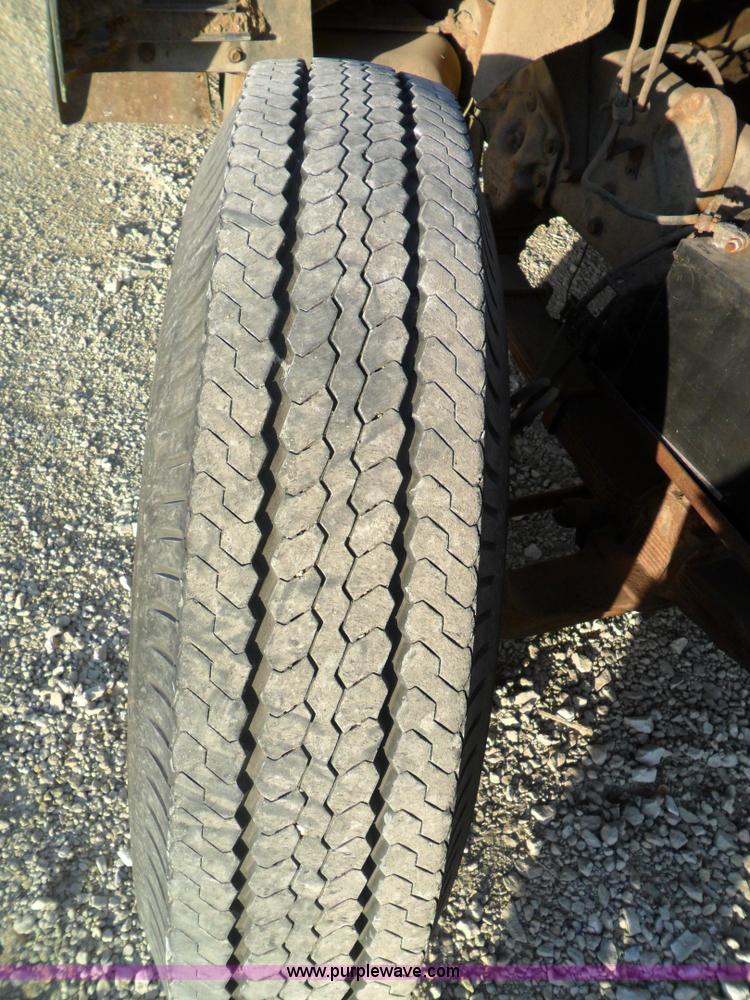 image for item A1931 1976 Ford L800 single axle straight truck