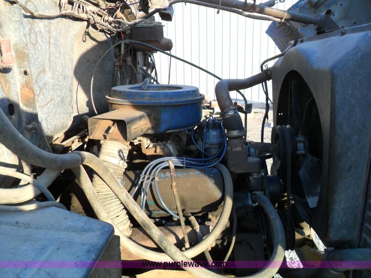 image for item A1931 1976 Ford L800 single axle straight truck