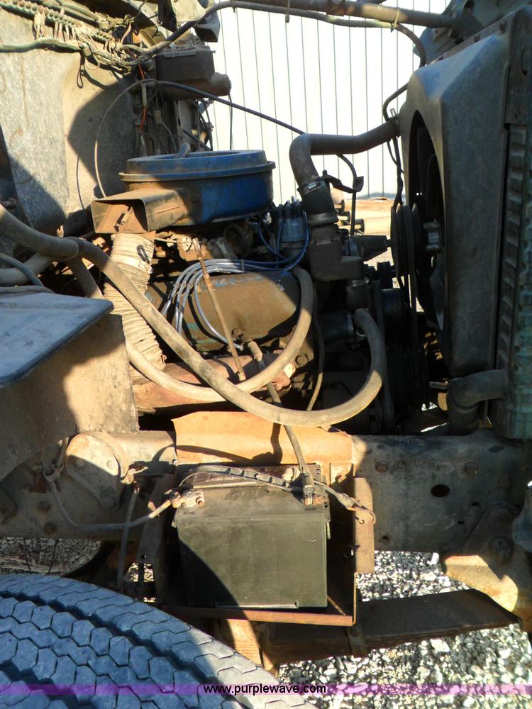 image for item A1931 1976 Ford L800 single axle straight truck