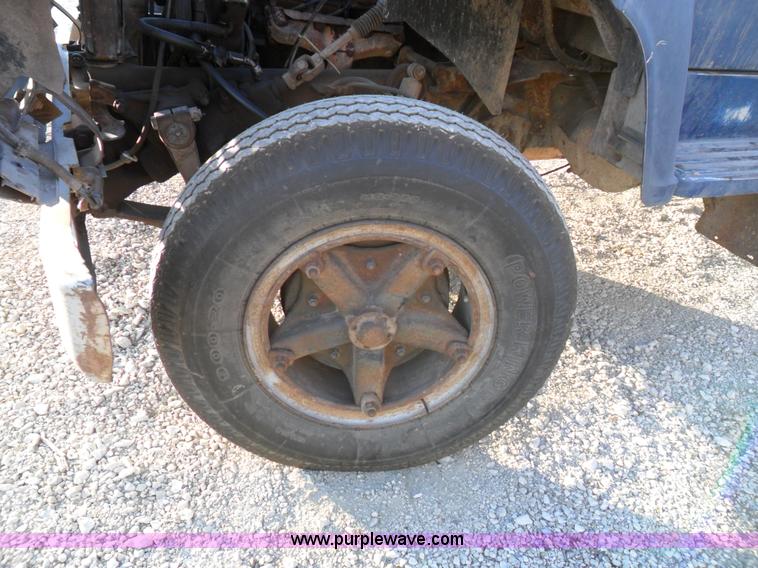 image for item A1931 1976 Ford L800 single axle straight truck