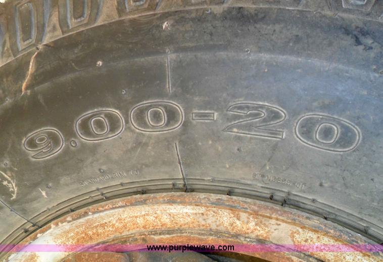 image for item A1931 1976 Ford L800 single axle straight truck