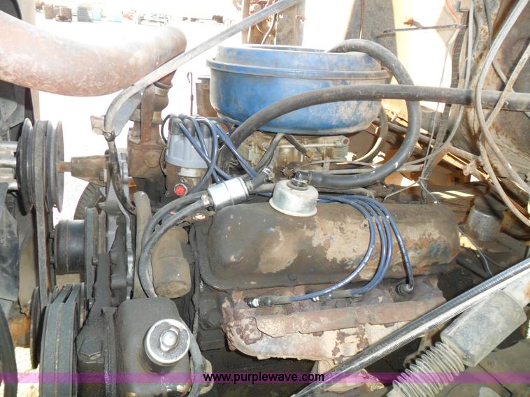 image for item A1931 1976 Ford L800 single axle straight truck