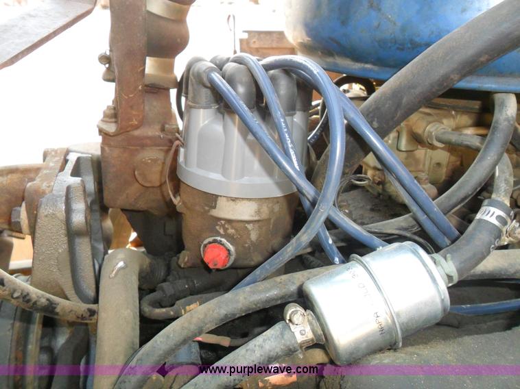 image for item A1931 1976 Ford L800 single axle straight truck