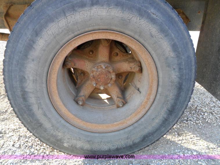 image for item A1931 1976 Ford L800 single axle straight truck