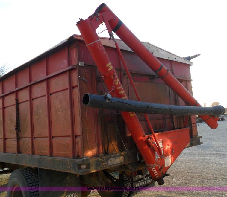 image for item A1931 1976 Ford L800 single axle straight truck