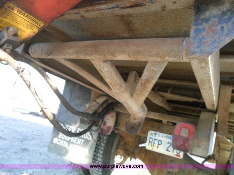 image for item A1931 1976 Ford L800 single axle straight truck