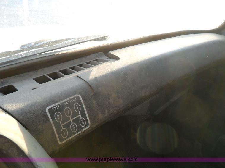 image for item A1931 1976 Ford L800 single axle straight truck