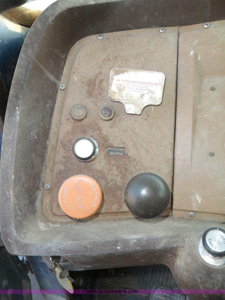 image for item A1931 1976 Ford L800 single axle straight truck