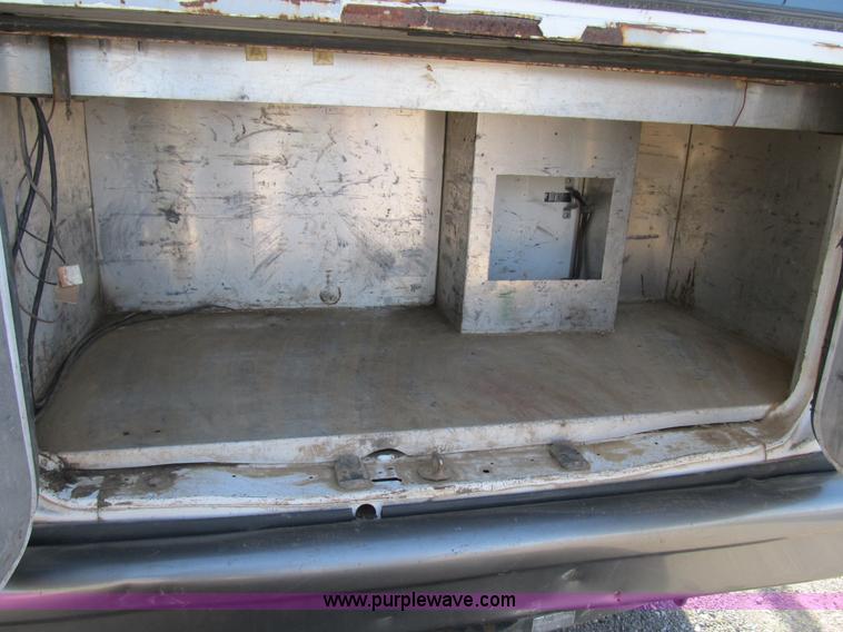 image for item B2605 1998 Ford E350 Custom service van