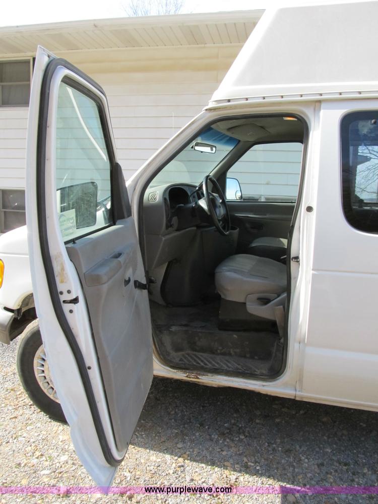 image for item B2605 1998 Ford E350 Custom service van