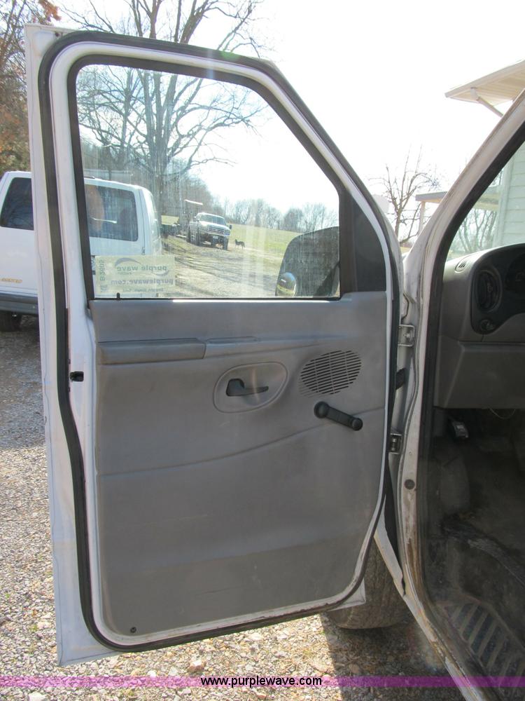 image for item B2605 1998 Ford E350 Custom service van