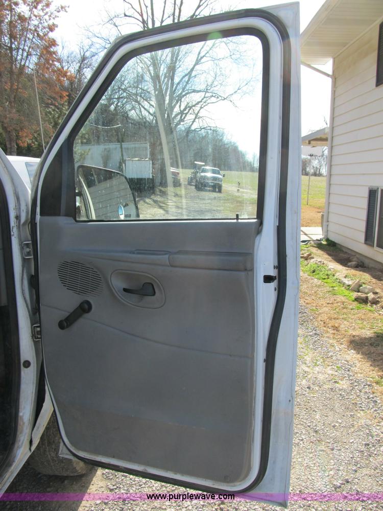 image for item B2605 1998 Ford E350 Custom service van