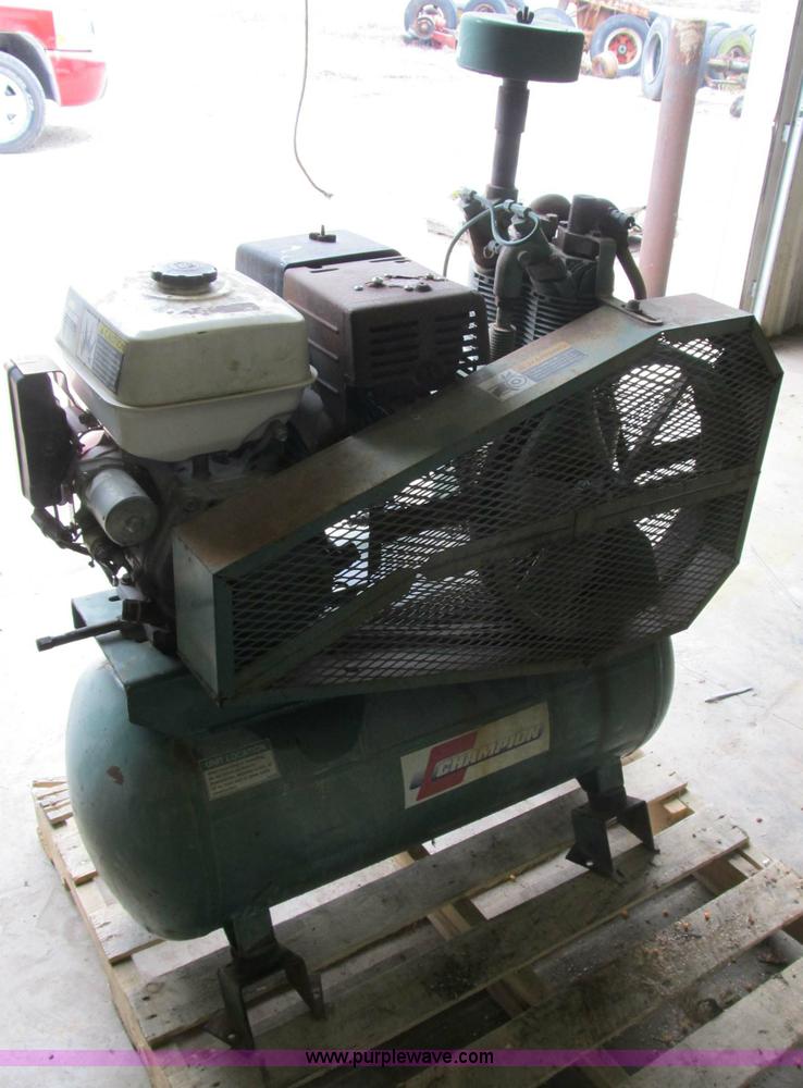 image for item B2611 1998 Champion 8GR5-38 air compressor