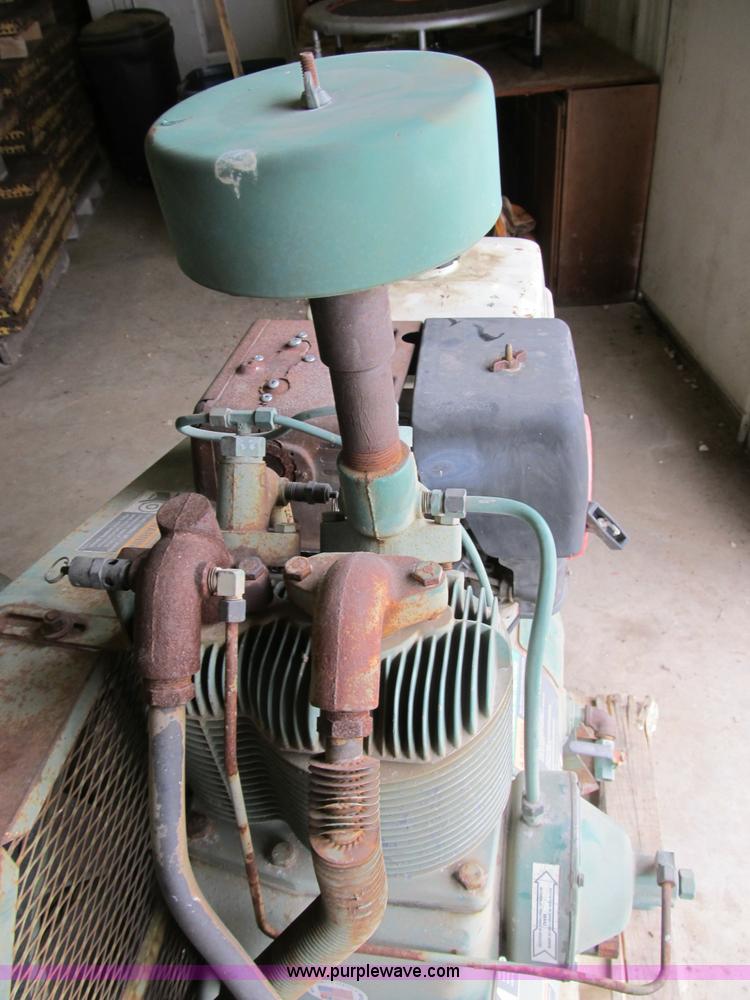 image for item B2611 1998 Champion 8GR5-38 air compressor