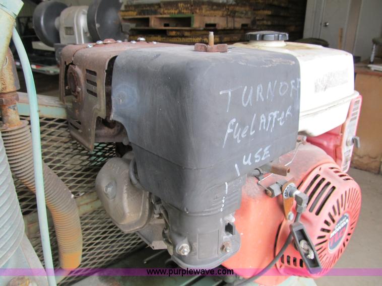 image for item B2611 1998 Champion 8GR5-38 air compressor