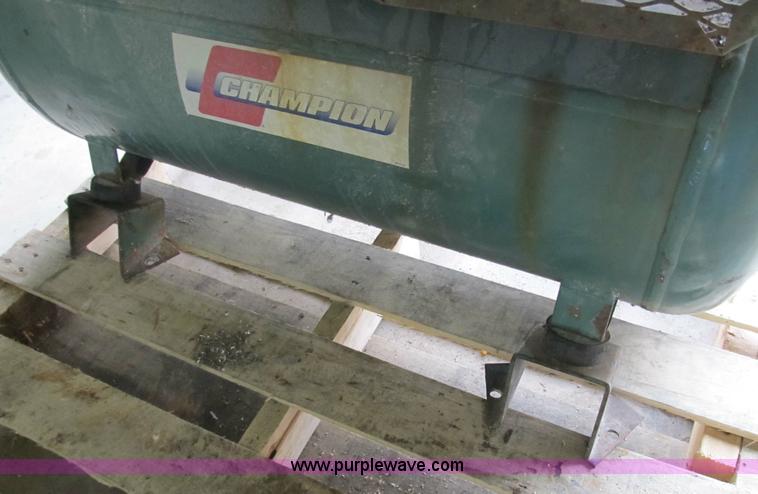 image for item B2611 1998 Champion 8GR5-38 air compressor