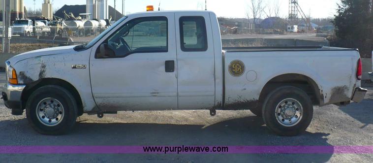 image for item B6011 2001 Ford F250 Super Duty supercab pickup truck