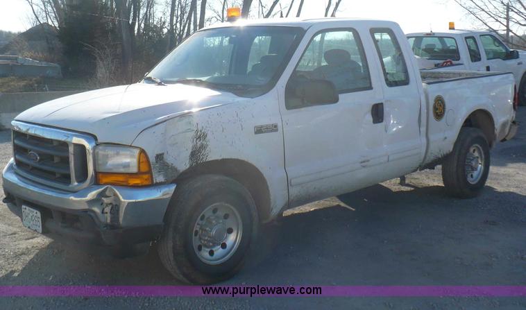 image for item B6011 2001 Ford F250 Super Duty supercab pickup truck