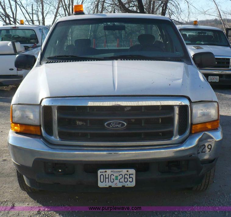 image for item B6011 2001 Ford F250 Super Duty supercab pickup truck