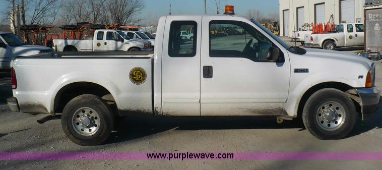 image for item B6011 2001 Ford F250 Super Duty supercab pickup truck