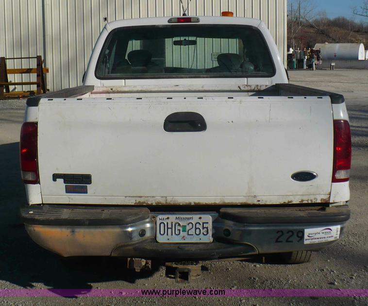 image for item B6011 2001 Ford F250 Super Duty supercab pickup truck
