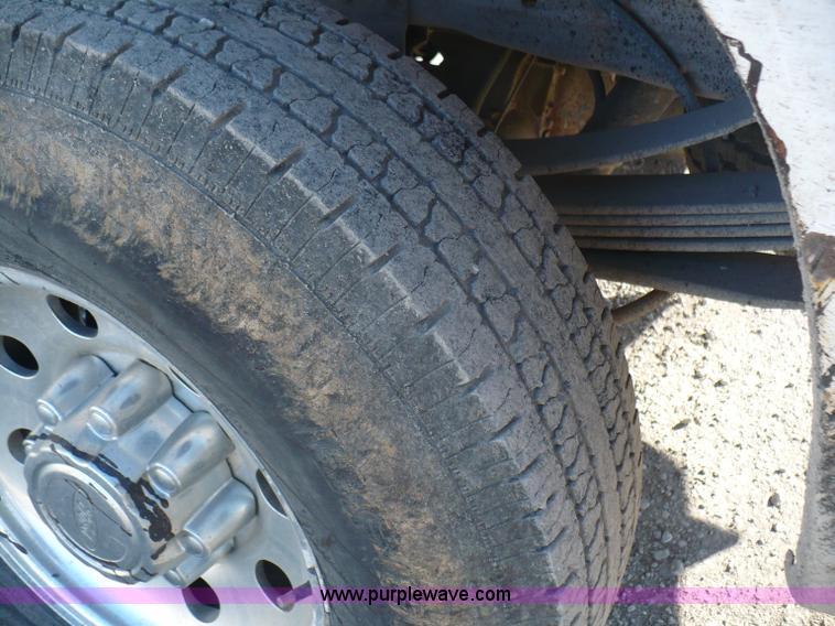 image for item B6011 2001 Ford F250 Super Duty supercab pickup truck