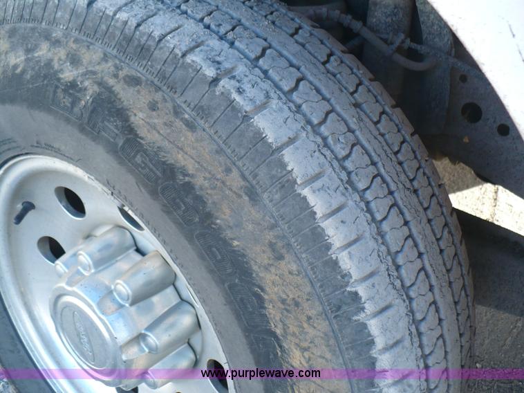 image for item B6011 2001 Ford F250 Super Duty supercab pickup truck