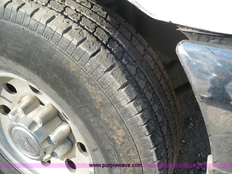 image for item B6011 2001 Ford F250 Super Duty supercab pickup truck