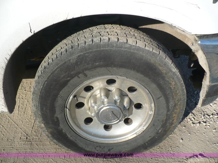 image for item B6011 2001 Ford F250 Super Duty supercab pickup truck