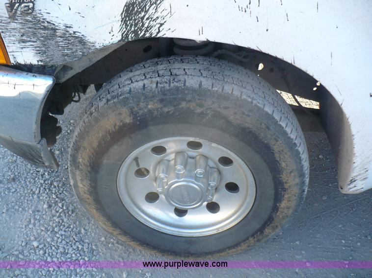 image for item B6011 2001 Ford F250 Super Duty supercab pickup truck