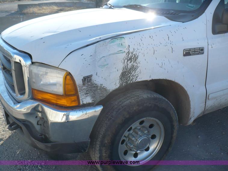 image for item B6011 2001 Ford F250 Super Duty supercab pickup truck