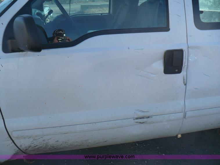 image for item B6011 2001 Ford F250 Super Duty supercab pickup truck