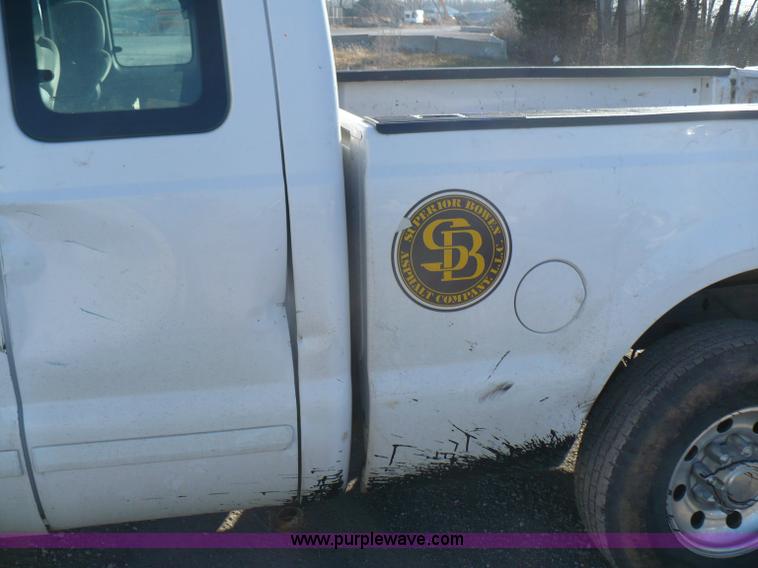 image for item B6011 2001 Ford F250 Super Duty supercab pickup truck