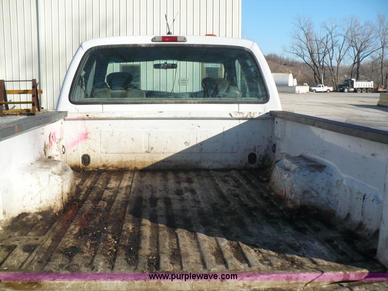 image for item B6011 2001 Ford F250 Super Duty supercab pickup truck