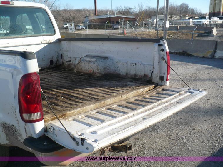 image for item B6011 2001 Ford F250 Super Duty supercab pickup truck