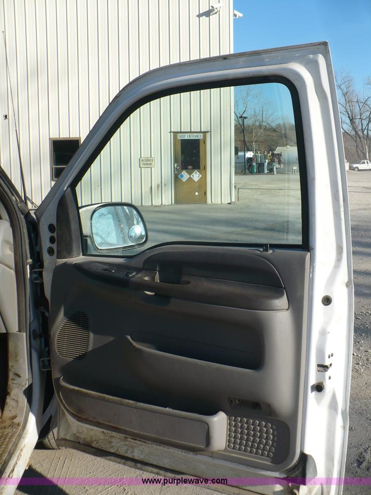 image for item B6011 2001 Ford F250 Super Duty supercab pickup truck