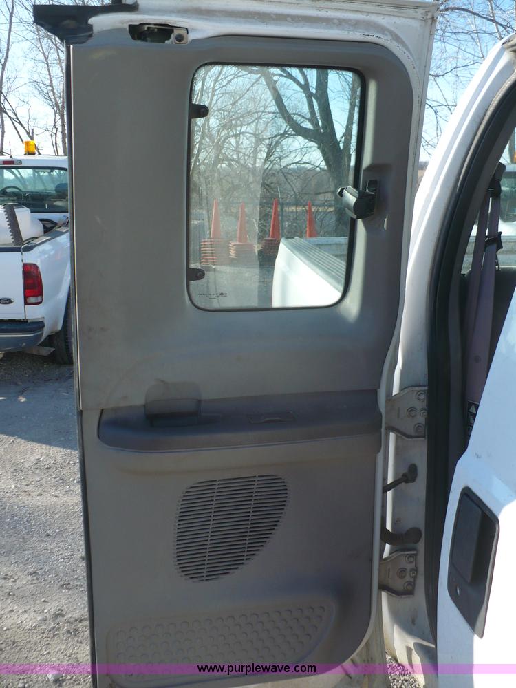 image for item B6011 2001 Ford F250 Super Duty supercab pickup truck