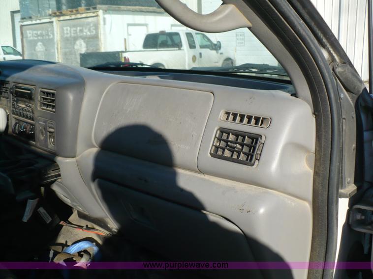 image for item B6011 2001 Ford F250 Super Duty supercab pickup truck