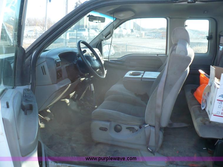 image for item B6011 2001 Ford F250 Super Duty supercab pickup truck