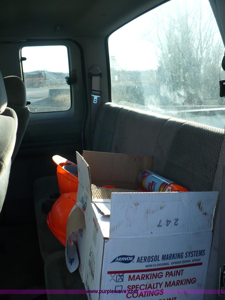 image for item B6011 2001 Ford F250 Super Duty supercab pickup truck