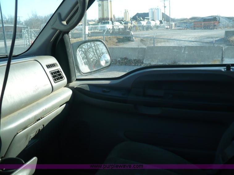 image for item B6011 2001 Ford F250 Super Duty supercab pickup truck