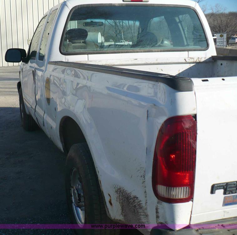 image for item B6011 2001 Ford F250 Super Duty supercab pickup truck