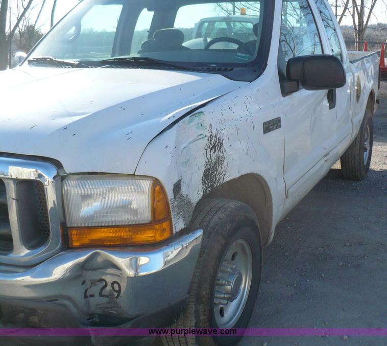 image for item B6011 2001 Ford F250 Super Duty supercab pickup truck