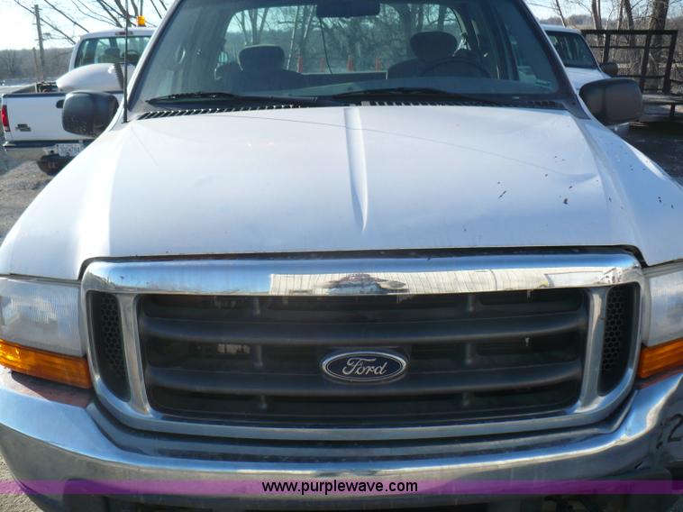 image for item B6011 2001 Ford F250 Super Duty supercab pickup truck