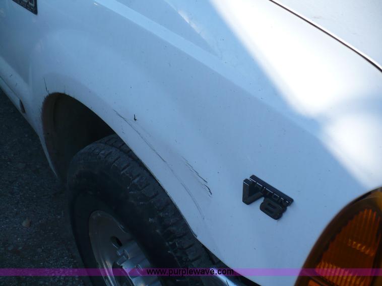 image for item B6011 2001 Ford F250 Super Duty supercab pickup truck