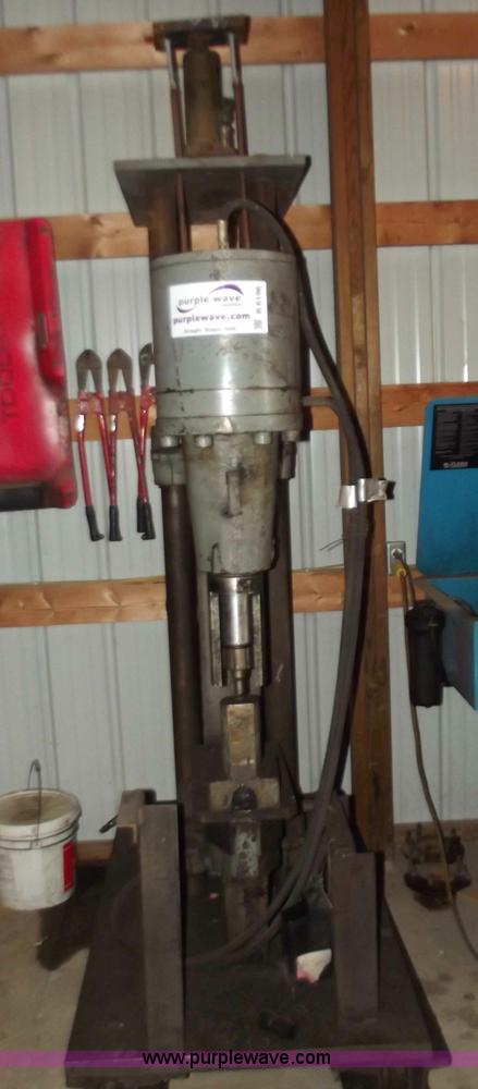 image for item B6196 300 ton hydraulic hole punch press