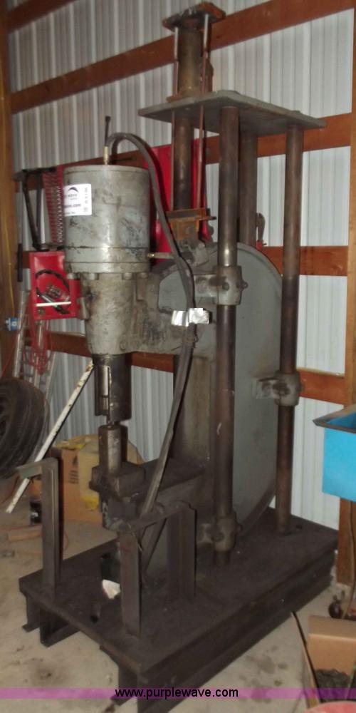 image for item B6196 300 ton hydraulic hole punch press