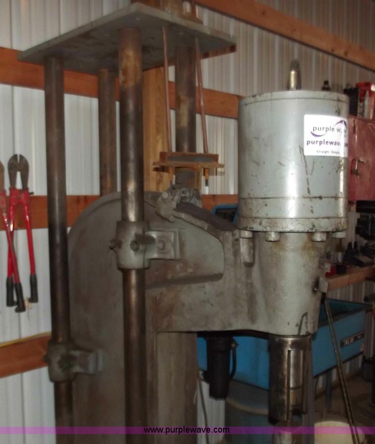 image for item B6196 300 ton hydraulic hole punch press